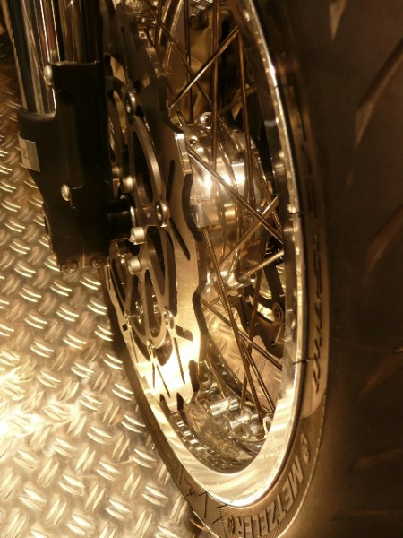 Horex-VR6 mit Kineo-Rad