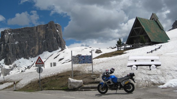 IMG_6311.JPG (556.2 KiB) 3096 mal betrachtet Super Tenere mit Schneebank ;-)