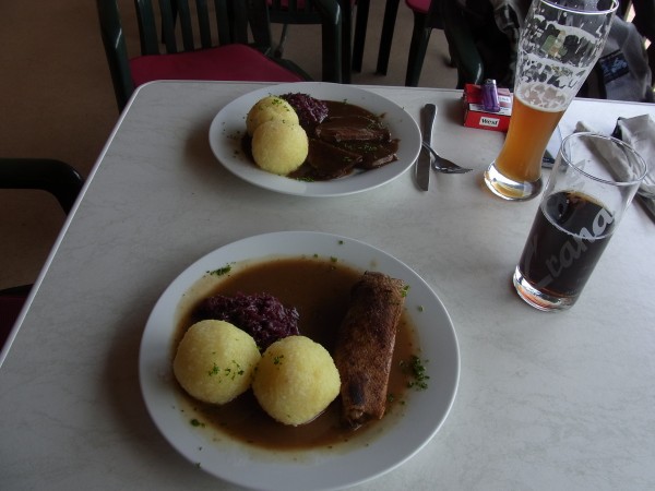 obacht, jetzt gibts was auf die Hüfte...