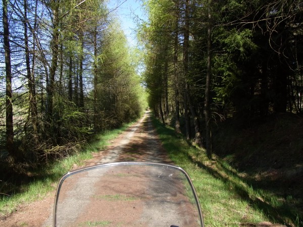 bis die Nadeln am Helm kratzen, Anfahrt Richtung Kalek...