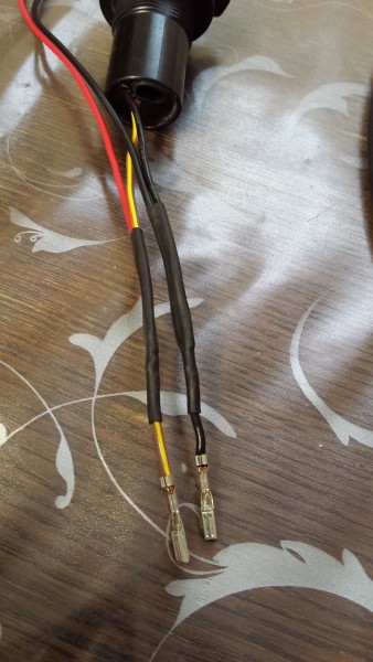 ZAK02.jpg (88.01 KiB) 1999 mal betrachtet Steckerpins vorsichtig mit super kleinem Schraubendreher herausextrahiert, zwei neue Kabel angelötet