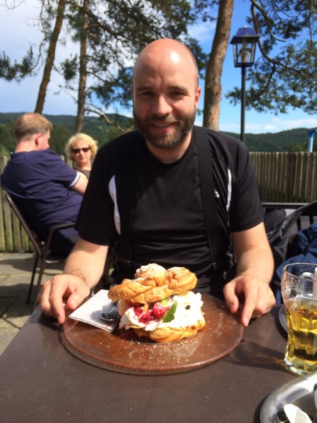 Der Chef mit seinem Windbeutel