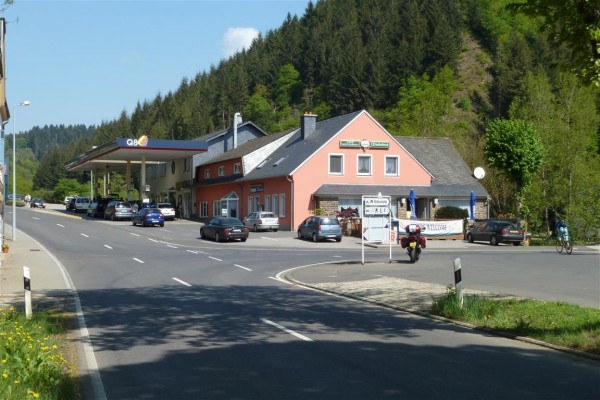 tmp_11460-r1-9788561.jpg (164.93 KiB) 6451 mal betrachtet Da gibt's wohl den ersten.