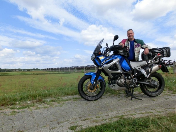 Die Eisenbahnbrücke bei Dömitz.
