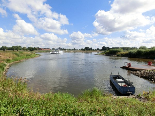 Die Fähre „Tanja“ pendelt zwischen Darchau und Neu-Darchau.