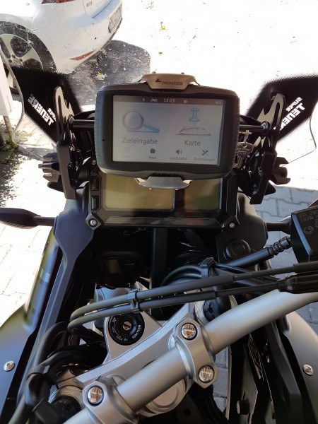 Touratech Navihalterung mit Garmin Zumo 590