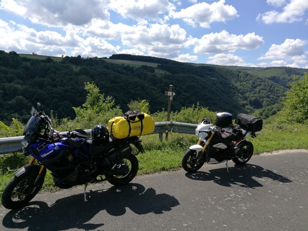 IMG_20170806_124922.jpg (242.92 KiB) 3920 mal betrachtet Ich war unverkennbar mit gelber Tasche vorneweg gefahren