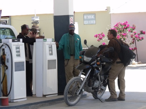 Tankstelle Solitär am Rande der Namib