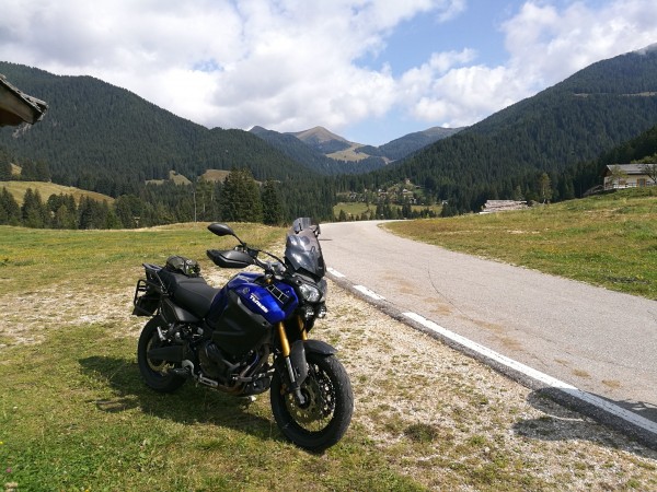 Passo Mangehn im Hintergrund