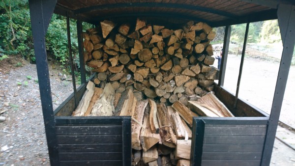 Feuerholz, vielblieb davon nicht übrig am Schluß