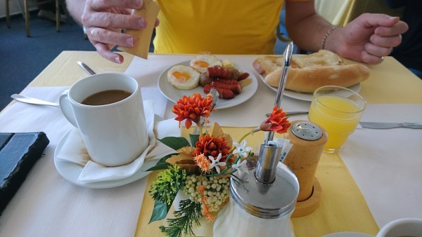 Frühstück im Hotel Cernigov