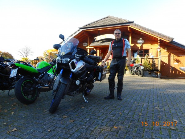 DSCN1593.JPG (223.16 KiB) 2337 mal betrachtet Ich war da, toller Treff.