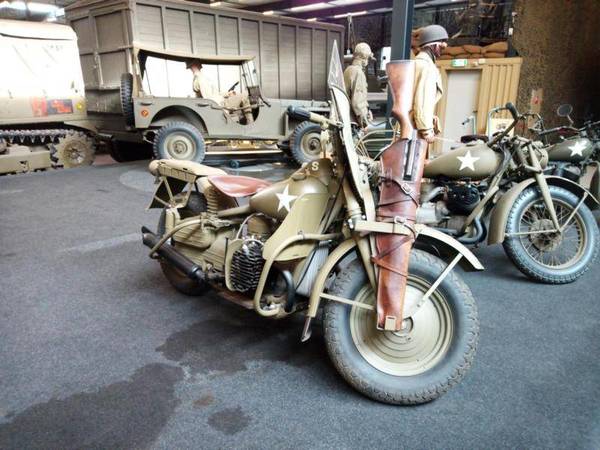 K800_IMG_20180217_125031.JPG (84.64 KiB) 2534 mal betrachtet Harley (mit Boxer?)