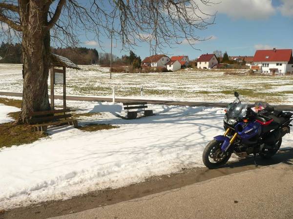 18-03-21-Welzh.Wald-2.JPG (146.78 KiB) 2724 mal betrachtet Bänke an belebtem Dreieck