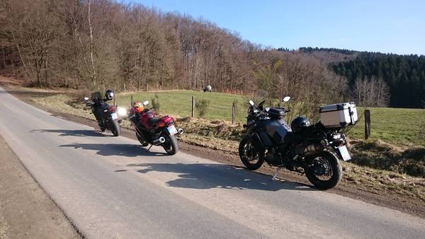 DSC_0277.JPG (359.35 KiB) 2787 mal betrachtet Im Hintergrund ein Jauchefass