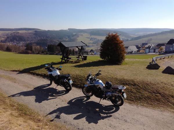 IMG_20180407_163246.jpg (328.65 KiB) 8256 mal betrachtet oberhalb von Eibenberg - Blick ins Erzgebirge