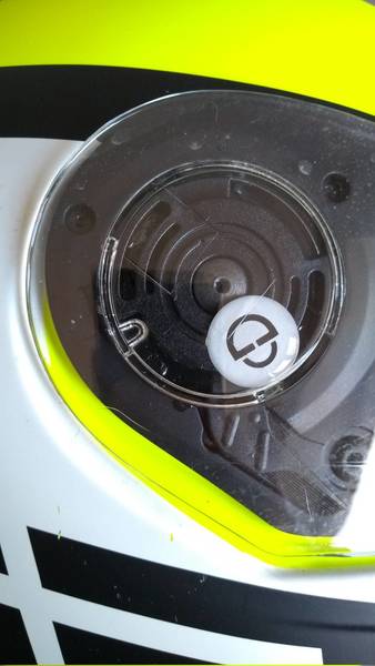 s2_sport.jpg (163.2 KiB) 10833 mal betrachtet Schuberth S2 Sport, rechtes Visiergelenk