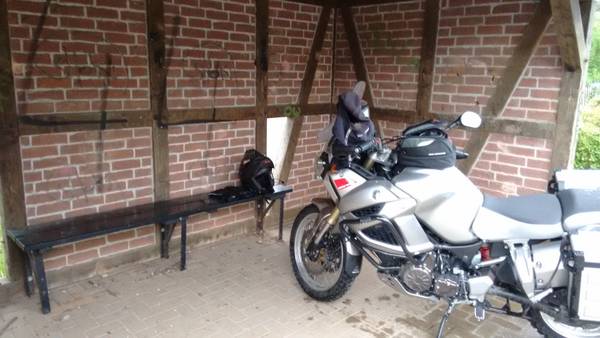Regen Pause mit Bank.jpg (203.54 KiB) 4062 mal betrachtet Regen Pause mit Bank