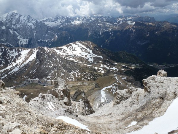 "La Terrazza delle Dolomiti", die Auffahrt mit der Seilbahn am Pordoi. Ausicht: GRANDIOS