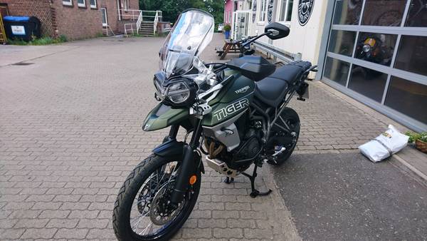 DSC_0242.JPG (323.9 KiB) 4749 mal betrachtet Noch ganz jungfräulich mit fast 0 km