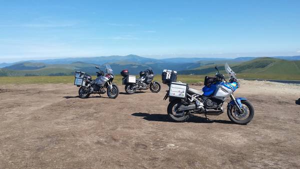 3 XTs ganz oben am Transalpina