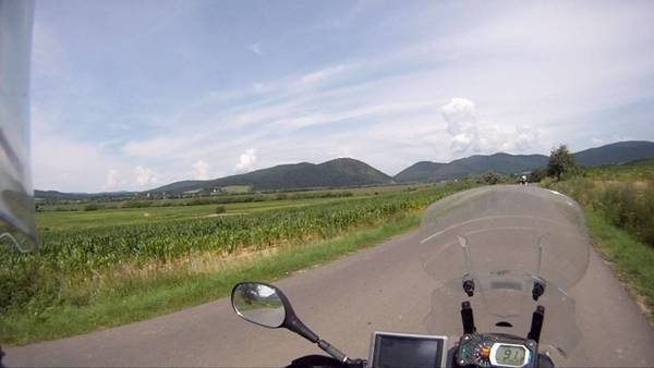 Tag-9-4.JPG (105.38 KiB) 3608 mal betrachtet die Hügel der niederen Tatra liegen vor uns