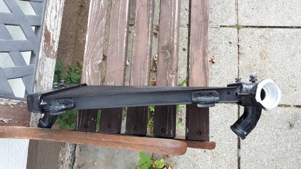 20180908_121029.jpg (334.85 KiB) 2874 mal betrachtet Kühler von der Seite