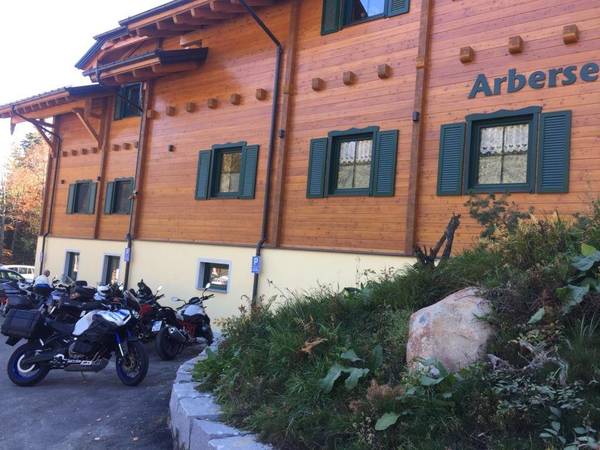 Arberseehaus.JPG (130.68 KiB) 2365 mal betrachtet Am neuen Arberseehaus