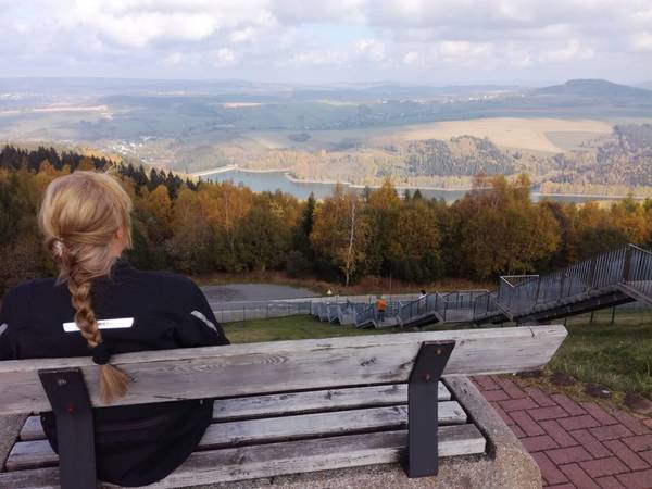 Unterbecken mit Blick ins Erzgebirge