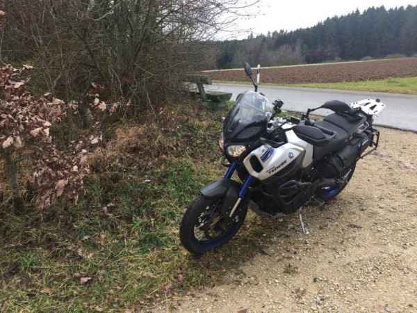 XT vor Bank.JPG (188.26 KiB) 3367 mal betrachtet XT vor Bank