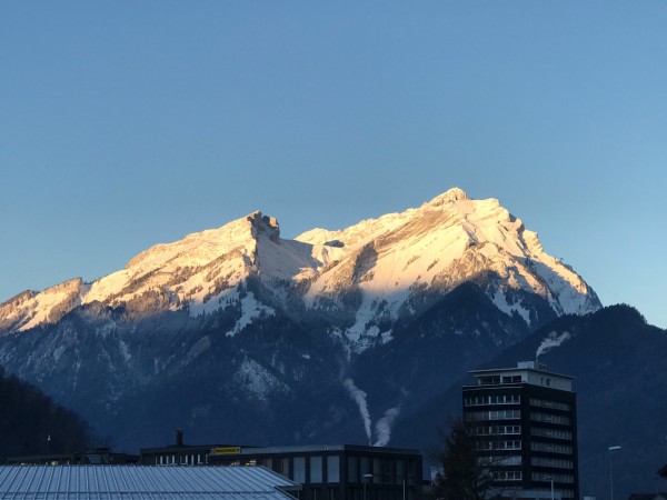26B4B9B7-37FD-44C6-91EF-AB49F7292032.jpeg (347.98 KiB) 3998 mal betrachtet Aussicht vom Bürofenster