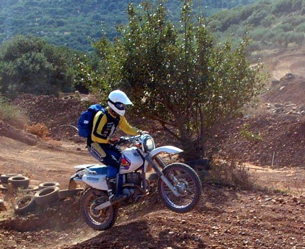 Crossstrecke kreta_bearbeitet.JPG (153.62 KiB) 3425 mal betrachtet Jaaaaahre später Abstecher auf die Crossstrecke während eines Endurokurses auf Kreta