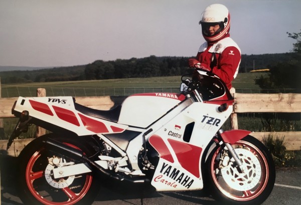 A4584BF7-669E-4DEA-8986-E368F8F8419A.jpeg (418.25 KiB) 4134 mal betrachtet TZR 250 Zwei Zylindern 2-Takt