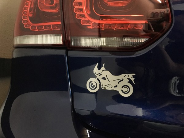 64A0067D-5BD7-4F98-B59D-64008DD726B4.jpeg (467.54 KiB) 2915 mal betrachtet Erster Prototyp am Auto