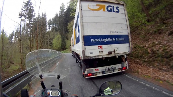 0000-10-4.jpg (147.27 KiB) 3088 mal betrachtet der LKW wird in 500m nerven zeigen müssen