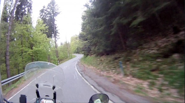 auf dieser schmalen Straße