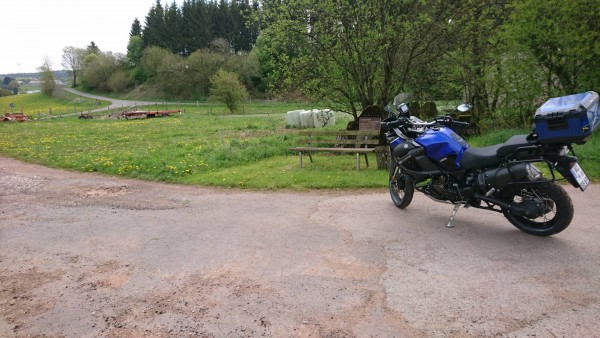 DSC_0493.JPG (371.62 KiB) 2551 mal betrachtet Auch vor einer Bank geparkt. Südliches NRW.<br />Schöne Grüße vom<br />Rursee