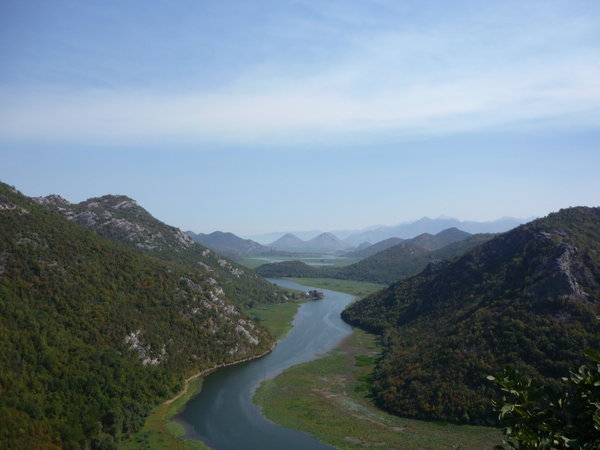 Schleife eines Zuflusses des Skatarsees