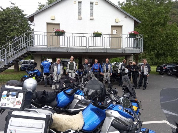 IMG_20190811_121439_2.jpg (381.74 KiB) 5729 mal betrachtet Gruppenbild mit Dame