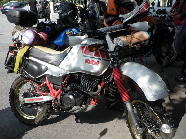 Eine XT600, wahrscheinlich die älteste Maschine am Start