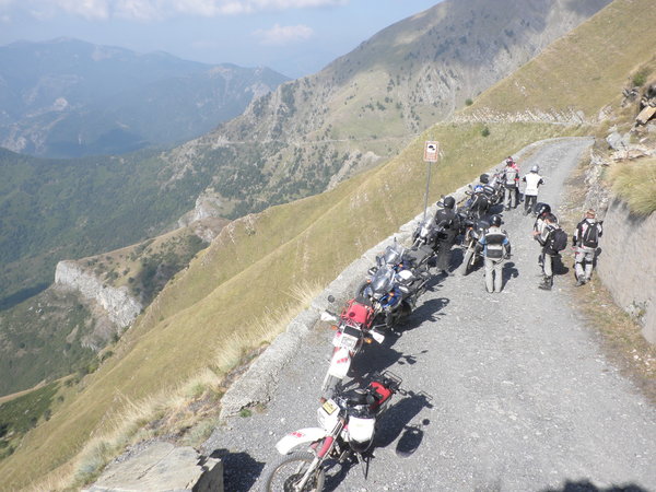 Rast nach dem letzten Passaufstieg im Schotter