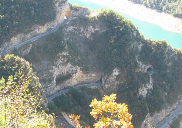 Straße am Piva Stausee