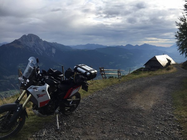 Montag früh auf dem Weg zur Zollerseehütte