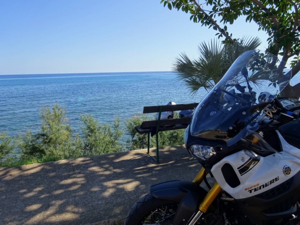 DSC00371.JPG (337.28 KiB) 3254 mal betrachtet XT vor Bank bei Barisoni