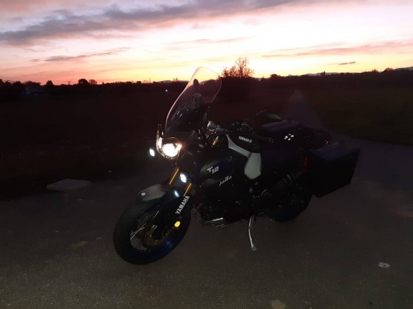 Früh am Morgen.jpeg (82.46 KiB) 4804 mal betrachtet Morgens um 7 nach Rheinüberquerung ist die Welt noch in Ordnung