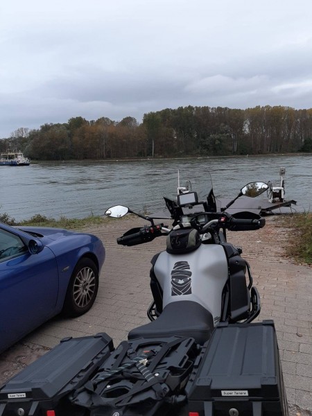Heimfahrt über de Rhein.jpeg (166.48 KiB) 3198 mal betrachtet Rheinfähre Leimersheim