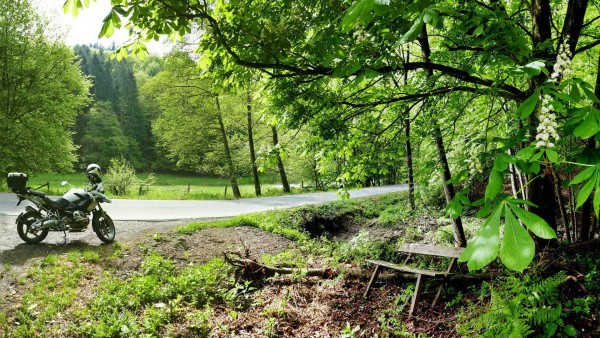 P1040257_stitchaa1920k16_9_2.jpg (622.74 KiB) 3264 mal betrachtet "Bank" bei Vierbuchermühle (zwischen Waldbröl und Rosbach)