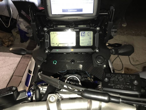 IMG_6315.jpg (237.03 KiB) 4322 mal betrachtet Carbonabdeckung mit beleuchtem Schalter und Taster