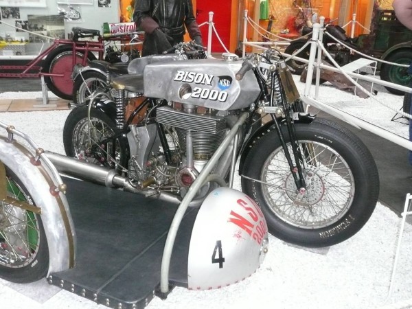 Bison-2000.JPG (188.64 KiB) 2133 mal betrachtet Einzylinder - 2000 cm³