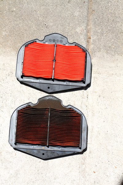 Luftfilter nach 25.000 Kilometern. Davon schätzungsweise 4000 Kilometer Schotter-/Sandpisten.